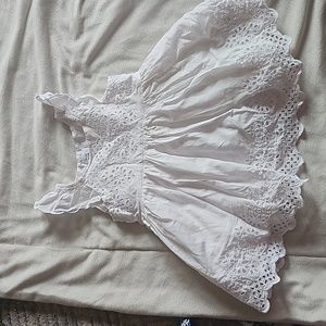 Baby gap white flutter sleeve dress.Read